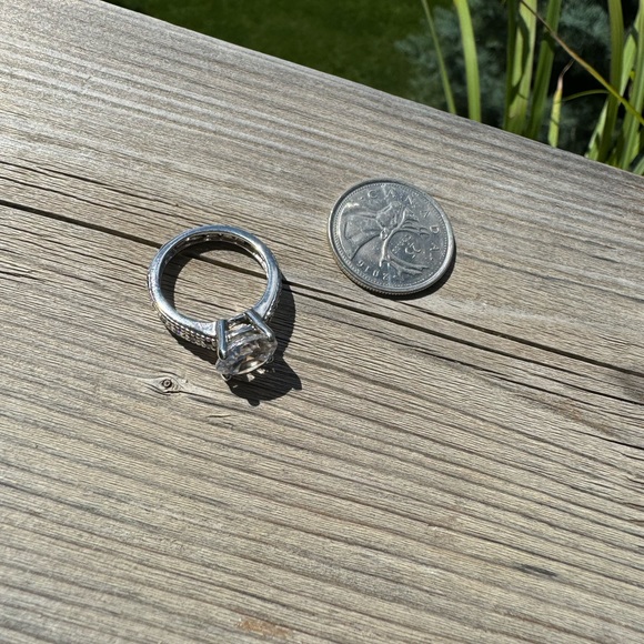 💕Host Pick💕Large Solitaire Ring with pave band. - Picture 8 of 8